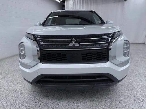 2022 Mitsubishi Outlander ES