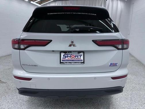 2022 Mitsubishi Outlander ES