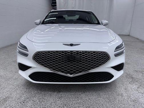 Uyuni White 2025 Genesis G70 2.5T
