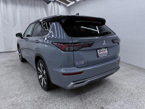 Moonstone Gray Metallic 2025 Mitsubishi Outlander SEL