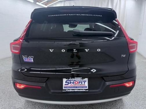 2022 Volvo XC40 T5 Momentum