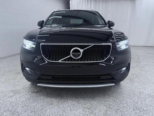 2022 Volvo XC40 T5 Momentum