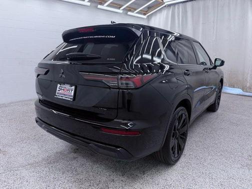 Black 2026 Mitsubishi Outlander LE