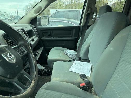 Brilliant Black Crystal Pearlcoat 2019 RAM 1500 Classic Express