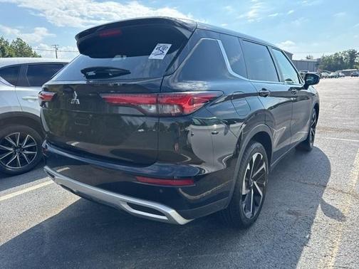 2022 Mitsubishi Outlander SE