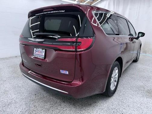 2023 Chrysler Pacifica Touring-L