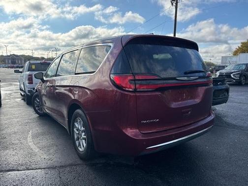 2023 Chrysler Pacifica Touring-L