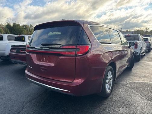 2023 Chrysler Pacifica Touring-L