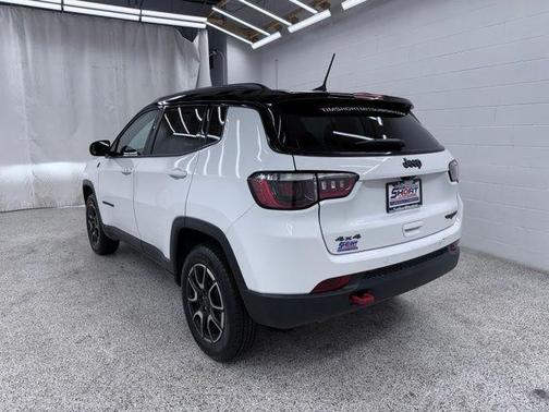 Bright White Clearcoat 2025 Jeep Compass Trailhawk