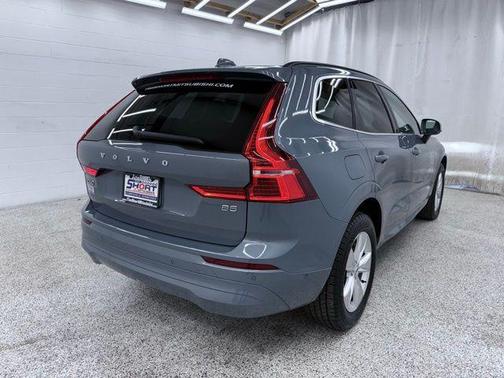 Denim Blue Metallic 2022 Volvo XC60 B5 Momentum