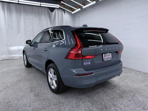 Denim Blue Metallic 2022 Volvo XC60 B5 Momentum