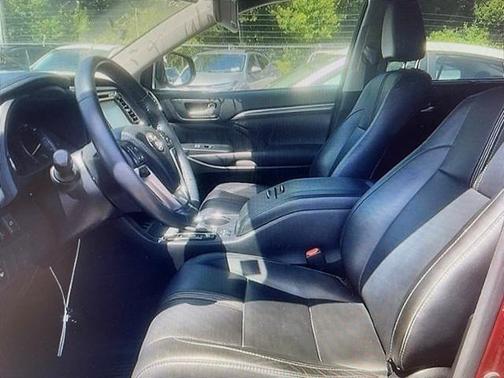 2017 Toyota Highlander SE