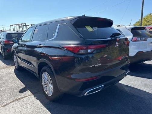 2022 Mitsubishi Outlander ES