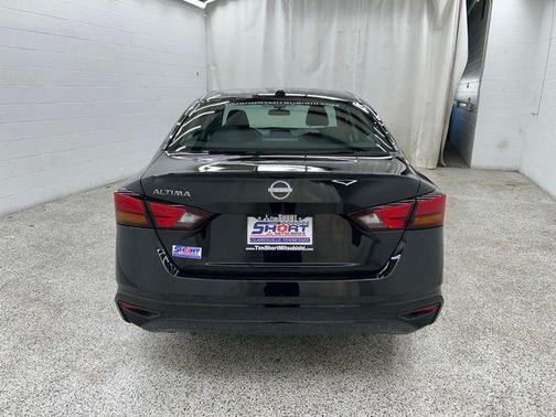 Black 2025 Nissan Altima SV