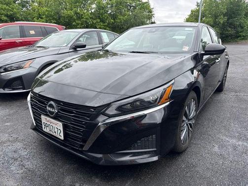 Black 2025 Nissan Altima SV