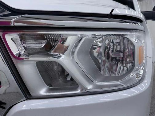 Bright White Clearcoat 2023 RAM 1500 Big Horn