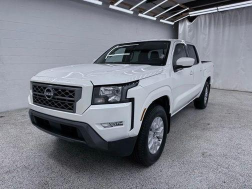 Glacier White 2022 Nissan Frontier SV