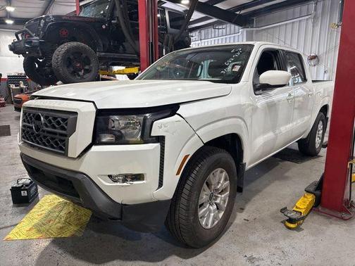 Glacier White 2022 Nissan Frontier SV