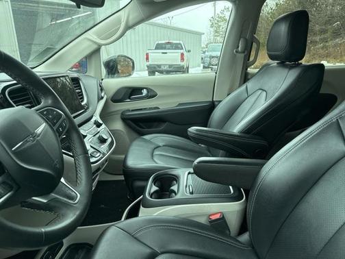 2024 Chrysler Pacifica Touring-L