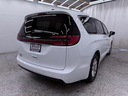 2024 Chrysler Pacifica Touring-L
