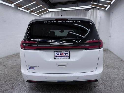 2024 Chrysler Pacifica Touring-L