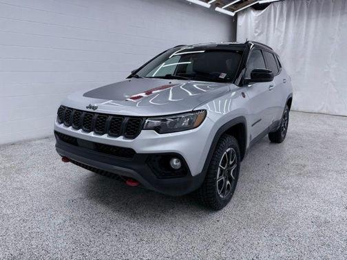 Silver Zynith 2025 Jeep Compass Trailhawk