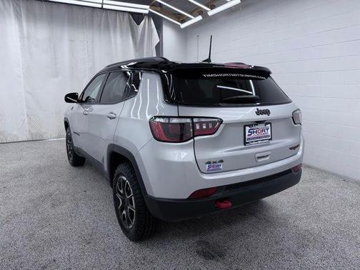 Silver Zynith 2025 Jeep Compass Trailhawk