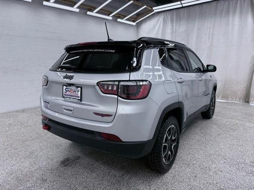 Silver Zynith 2025 Jeep Compass Trailhawk