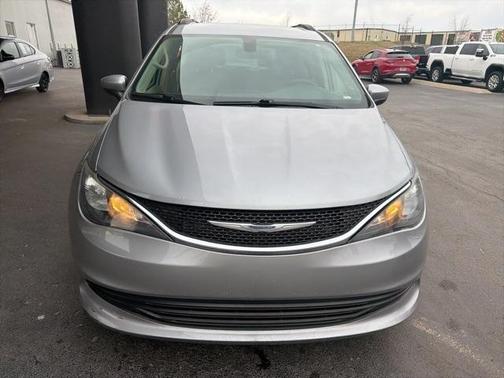 2020 Chrysler Voyager LXI