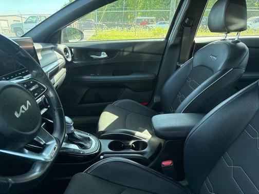 Aurora Black Pearl 2023 Kia Forte GT-Line