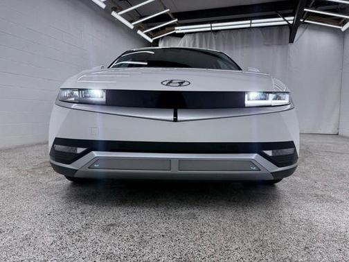 2024 Hyundai IONIQ 5 SE