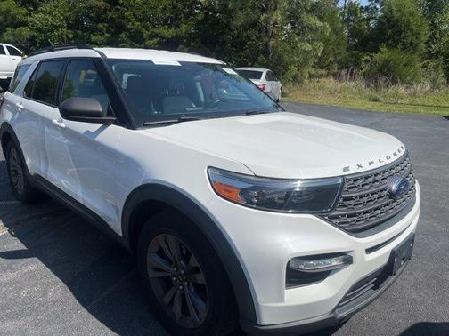 White Metallic 2021 Ford Explorer XLT