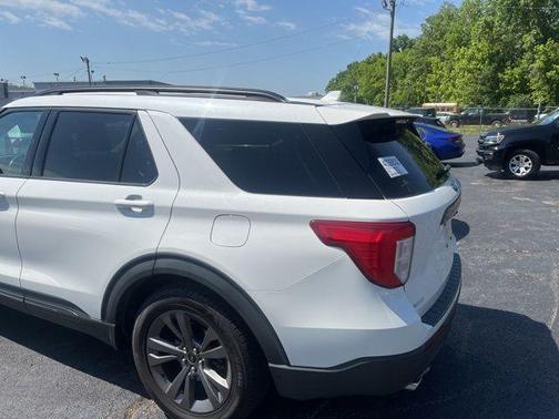 White Metallic 2021 Ford Explorer XLT