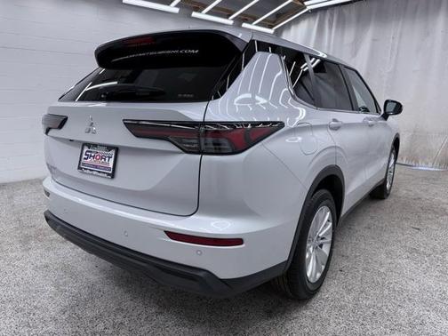 2026 Mitsubishi Outlander ES