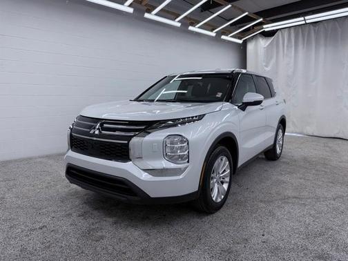 2026 Mitsubishi Outlander ES