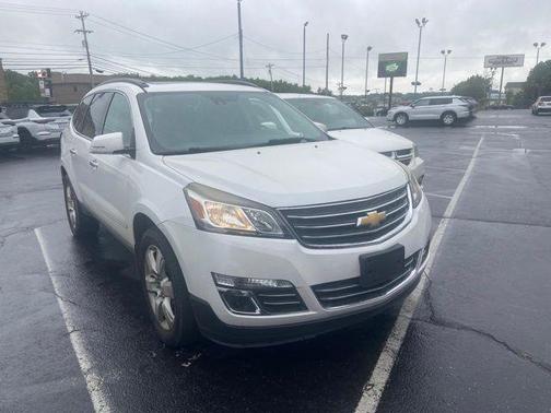 Iridescent Pearl Tricoat 2017 Chevrolet Traverse Premier