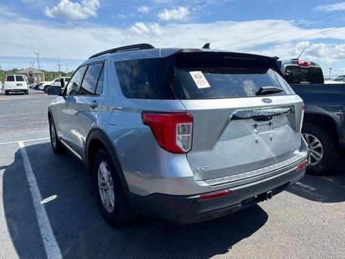 Iconic Silver Metallic 2022 Ford Explorer XLT