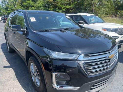 Mosaic Black Metallic 2023 Chevrolet Traverse LT Cloth