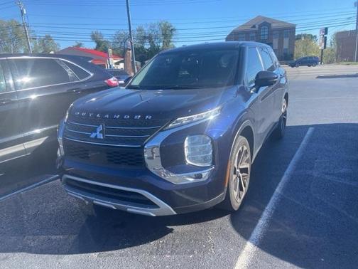 2023 Mitsubishi Outlander SE