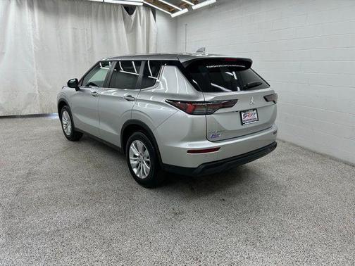Silver 2026 Mitsubishi Outlander ES
