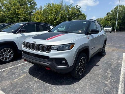 Silver Zynith 2025 Jeep Compass Trailhawk