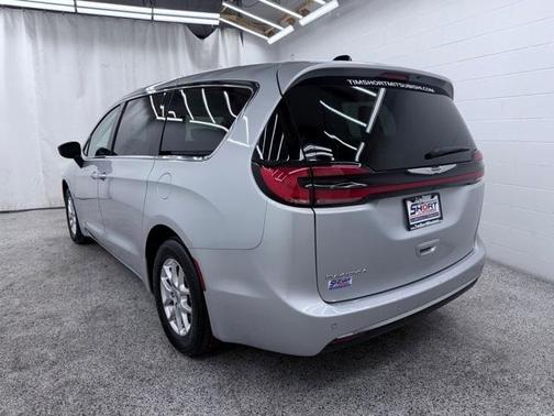 2024 Chrysler Pacifica Touring-L