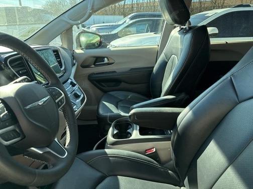 2024 Chrysler Pacifica Touring-L