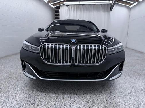 2022 BMW 740 i xDrive