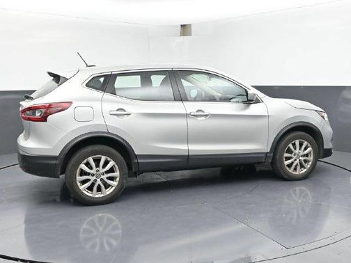 Brilliant Silver Metallic 2022 Nissan Rogue Sport S