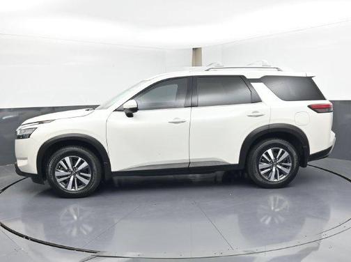 Pearl White Tricoat 2024 Nissan Pathfinder SL FWD