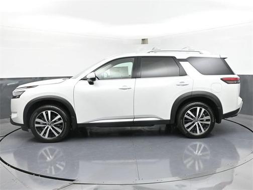 2025 Nissan Pathfinder Platinum FWD