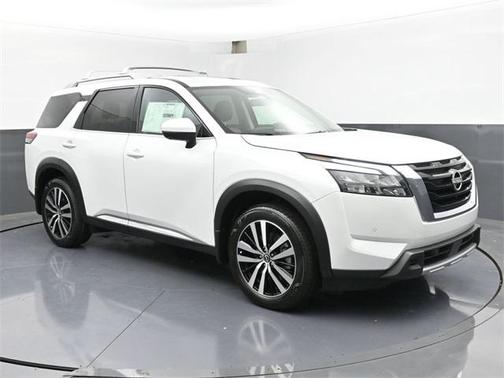 2025 Nissan Pathfinder Platinum FWD
