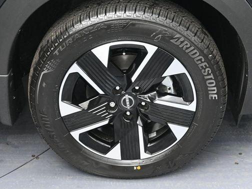Super Black 2026 Nissan Kicks SV