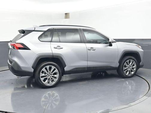 Silver Sky Metallic 2022 Toyota RAV4 XLE Premium